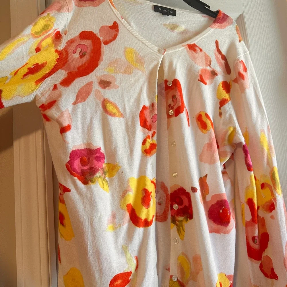 Floral Button-Up lightweight Cardigan - Picture 5 of 5